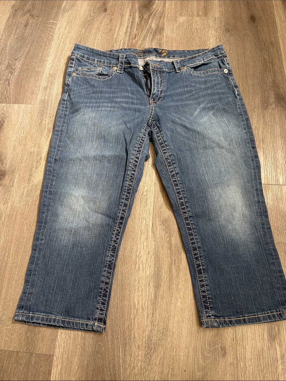 Seven7 Women's Faded Blue Cropped Jeans